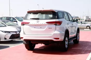 Toyota Fortuner 2.7 AT Climate Control 2024 Model Year White