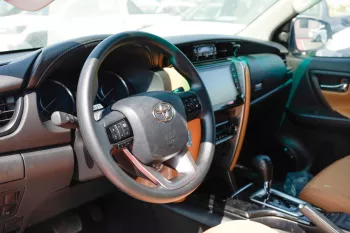 Toyota Fortuner 2.7 AT Climate Control 2024 Model Year White
