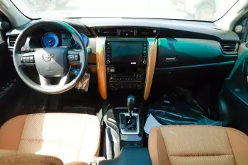 Toyota Fortuner 2.7 AT Climate Control 2024 Model Year White