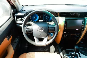 Toyota Fortuner 2.7 AT Climate Control 2024 Model Year White