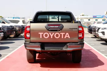 Toyota Hilux 4.0 Adventure 2024 Model Year Oxide Bronze