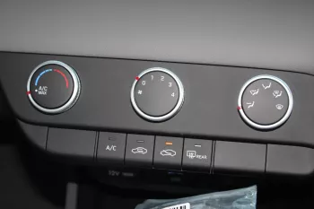 HYUNDAI ELANTRA 1.6 L PETROL 2WD COMFORT 2024 MODEL YEAR