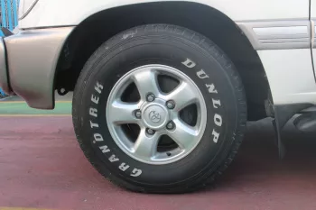 Toyota Land Cruiser 4.7L PETROL 2000 MODEL YEAR WHITE 