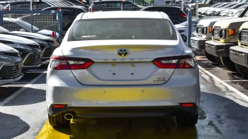 Toyota Camry GLE 2.5L V4 Hybrid 2023 Model Year White Color