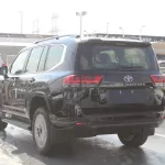 TOYOTA LAND CRUISER VX PLUS 3.5L PETROL 2023 MODEL YEAR BLACK - Thumbnail 4