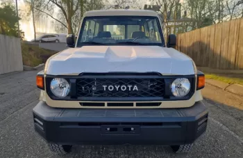 2024 Model Toyota Land Cruiser LC78 (3-Door) Hardtop 2.8L 4-Cyl Diesel A/T 4x4 FOR EXPORT ONLY
