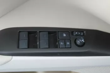TOYOTA CAMRY GLE 2.5L PETROL FWD 2023 MODEL YEAR BLACK