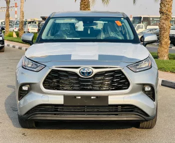Toyota Highlander Hybrid LE 2.5L V4 4WD 2023 Model Year Silver Color 