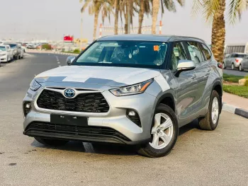 Toyota Highlander Hybrid LE 2.5L V4 4WD 2023 Model Year Silver Color 
