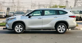 Toyota Highlander Hybrid LE 2.5L V4 4WD 2023 Model Year Silver Color 
