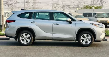 Toyota Highlander Hybrid LE 2.5L V4 4WD 2023 Model Year Silver Color 