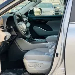 Toyota Highlander Hybrid LE 2.5L V4 4WD 2023 Model Year Silver Color  - Thumbnail 8