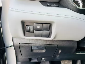 Toyota Highlander Hybrid LE 2.5L V4 4WD 2023 Model Year Silver Color 