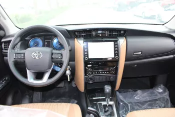 TOYOTA FORTUNER 2.7L PETROL 4WD FULL OPTION 2022 MODEL YEAR