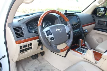 TOYOTA LAND CRUISER GXR V8 2014 ALFUTIEM AGENCY PERFECT CONDATION NO ACCIDENT NO PAINT