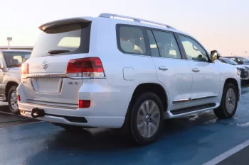 Toyota Land Cruiser 5.7 Petrol 2016 Model Year White