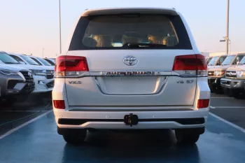 Toyota Land Cruiser 5.7 Petrol 2016 Model Year White