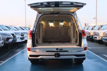 Toyota Land Cruiser 5.7 Petrol 2016 Model Year White