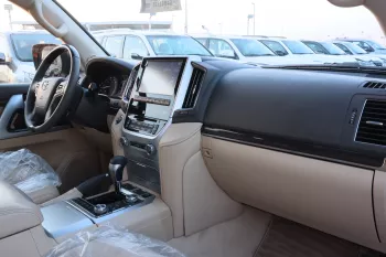 Toyota Land Cruiser 5.7 Petrol 2016 Model Year White