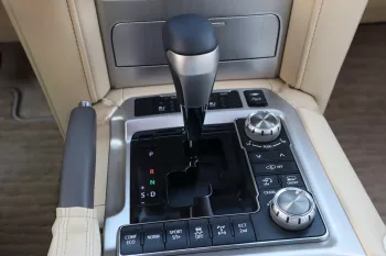 Toyota Land Cruiser 5.7 Petrol 2016 Model Year White