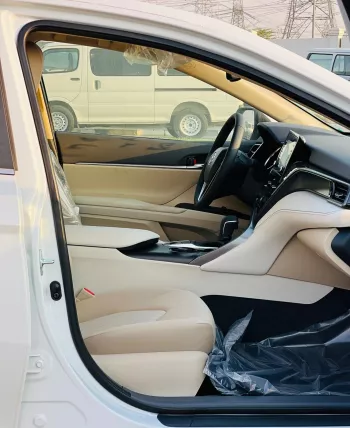 Toyota Camry GLE 2.5L Sedan FWD 2023 Model Year