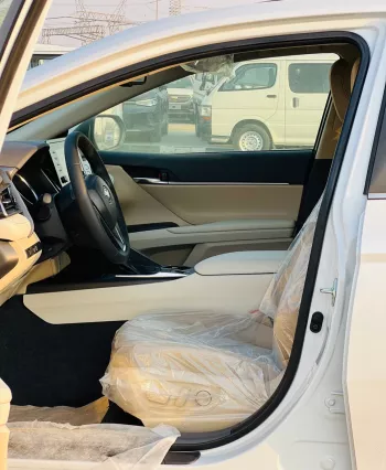 Toyota Camry GLE 2.5L Sedan FWD 2023 Model Year