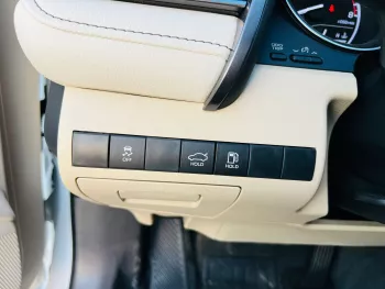 Toyota Camry GLE 2.5L Sedan FWD 2023 Model Year