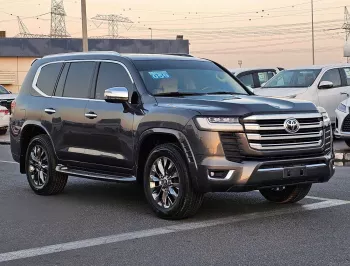 Toyota Land Cruiser VXR Full Option 5.7L Petrol 4wd 2017 Model Year