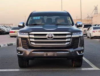 Toyota Land Cruiser VXR Full Option 5.7L Petrol 4wd 2017 Model Year