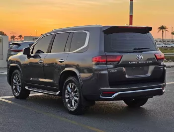 Toyota Land Cruiser VXR Full Option 5.7L Petrol 4wd 2017 Model Year