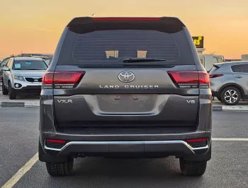 Toyota Land Cruiser VXR Full Option 5.7L Petrol 4wd 2017 Model Year