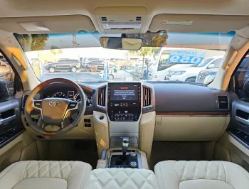 Toyota Land Cruiser VXR Full Option 5.7L Petrol 4wd 2017 Model Year