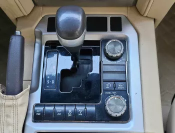 Toyota Land Cruiser VXR Full Option 5.7L Petrol 4wd 2017 Model Year