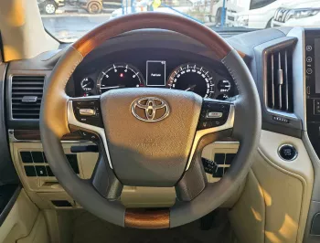 Toyota Land Cruiser VXR Full Option 5.7L Petrol 4wd 2017 Model Year