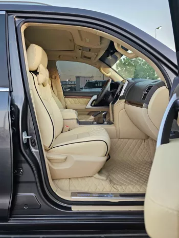 Toyota Land Cruiser VXR Full Option 5.7L Petrol 4wd 2017 Model Year