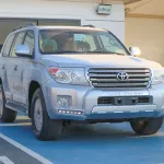 Toyota Land Cruiser GXR 5.7L V8 2015 Model Year Silver Color - Thumbnail 3