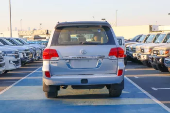 Toyota Land Cruiser GXR 5.7L V8 2015 Model Year Silver Color