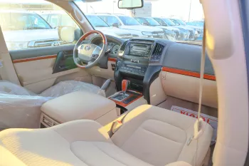 Toyota Land Cruiser GXR 5.7L V8 2015 Model Year Silver Color