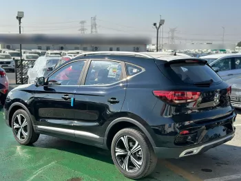 MG ZS LUXURY 2024 MODEL YEAR BLACK COLOR