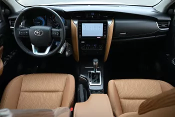 TOYOTA FORTUNER 2024 MODEL YEAR 2.4L DIESEL 4WD WHITE COLOR