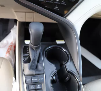 TOYOTA CAMRY HYBRID 2.5L GLE MID A/T PTR