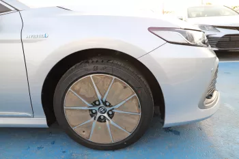 TOYOTA CAMRY HYBRID 2.5L GLE MID A/T PTR