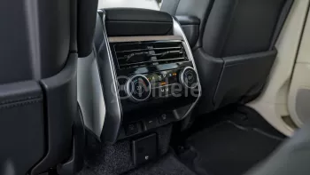Land Rover Range Rover SE P530 4.4L Petrol AWD 2023 Model Year Fuji White Color