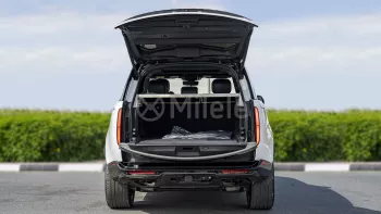 Land Rover Range Rover SE P530 4.4L Petrol AWD 2023 Model Year Fuji White Color