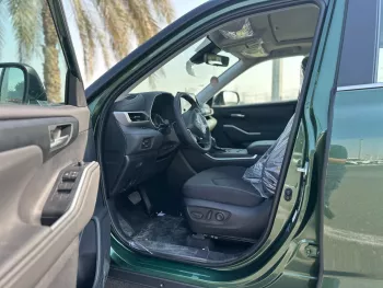 Toyota highlander GLE 2023 Model Year AWD 2.5L