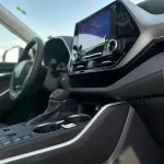 Toyota highlander GLE 2023 Model Year AWD 2.5L - Thumbnail 19