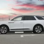 Hongqi E-HS9 6 2024 Model Year White Color - Thumbnail 3