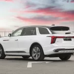 Hongqi E-HS9 6 2024 Model Year White Color - Thumbnail 4