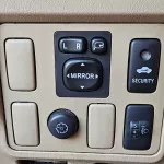  TOYOTA FORTUNER SR5 PREMIUM MID OPTION 2.7L V4 4WD WHITE 2013 MODEL YEAR  - Thumbnail 8