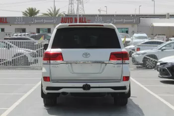 TOYOTA LAND CRUISER VX.R 5.7L PETROL V8 2017 MODEL YEAR AL FUTTAIM